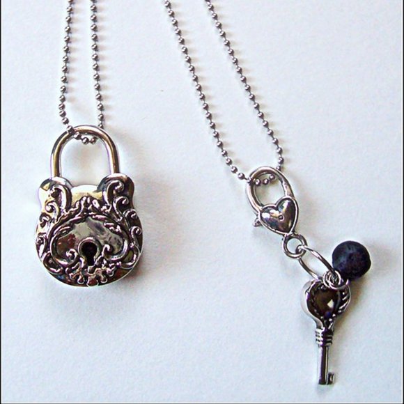 Hand Made - Heart Lock Necklace - Picture 3 of 4